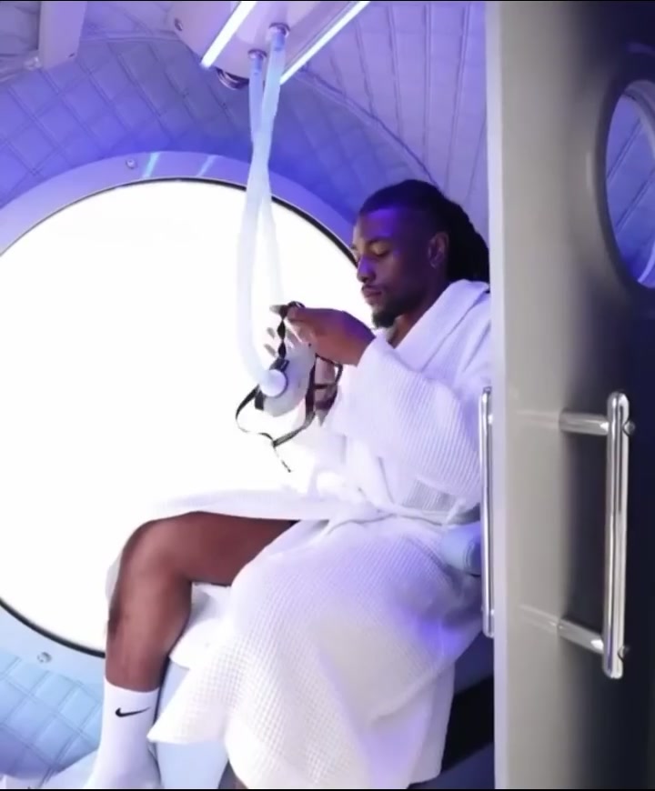 A Vantis hyperbaric chamber installed in a low-lit private spa suite